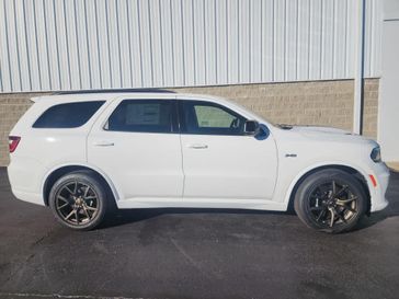 2025 Dodge Durango R/T 20th Anniversary Premium Awd in a White Knuckle Clear Coat exterior color and Blackinterior. Wilmington Auto Center Chrysler Dodge Jeep Ram (937) 556-6430 wilmingtonautocentercdjr.com 