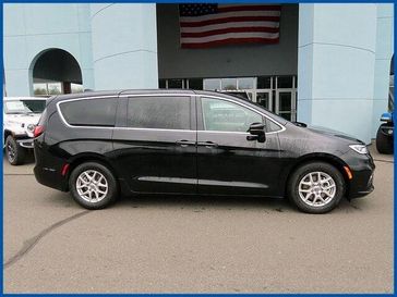 Used 2024 Chrysler Pacifica Touring L