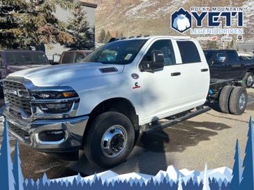New 2026 RAM 3500 Tradesman Crew Cab Chassis 4x4 60' Ca