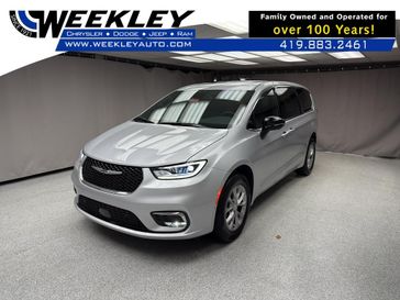 New 2026 Chrysler Pacifica Select Awd