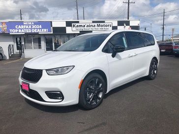 New 2026 Chrysler Pacifica Select in a Bright White Clear Coat exterior color. Kamaaina Motors 1-808-746-7956 kamaainamotors.com 