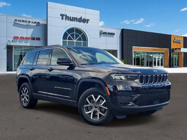 New 2027 Jeep Grand Cherokee Laredo 4x2