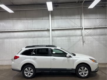Used 2011 Subaru Outback 2.5i Limited Pwr Moon/Nav