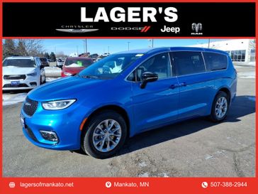 New 2026 Chrysler Pacifica Select Awd