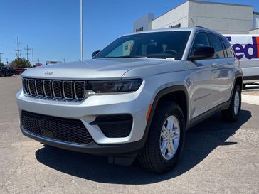 New 2025 Jeep Grand Cherokee Laredo 4x4