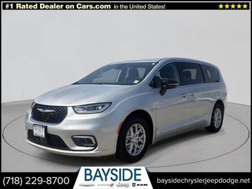 Used 2024 Chrysler Pacifica Touring L