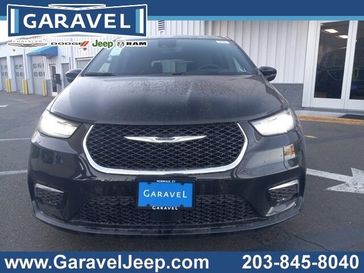 New 2026 Chrysler Pacifica Select