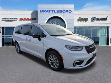 New 2026 Chrysler Pacifica Select Awd