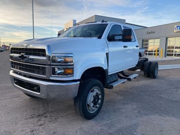 2019 Chevrolet Silverado 4500HD Work Truck in a Summit White exterior color and Dark Ash Seats With Jet Black Interior Accentsinterior. Legacy Auto Center 620-315-9264 legacyautocenter.net 