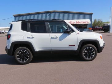 2023 Jeep Renegade Trailhawk 4x4 4dr SUV White