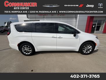 New 2026 Chrysler Pacifica Select