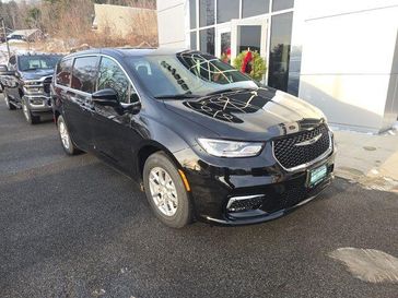 New 2026 Chrysler Pacifica Select