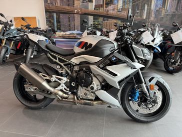 2026 BMW M 1000 R