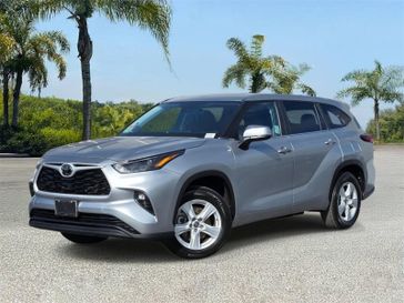 Used 2024 Toyota Highlander XLE FWD (Natl) in a Celestial Silver Metallic exterior color and Blackinterior. Southbay Chrysler Jeep Dodge Ram (424) 404-5521 pixelmotiondemo.com 