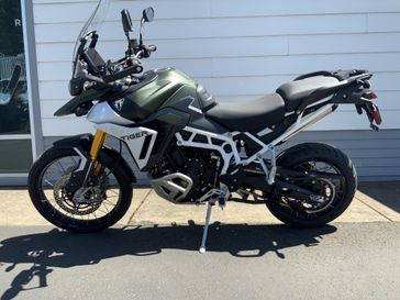 2024 Triumph Tiger 900 RALLY PRO Khaki Green / Phantom Black 