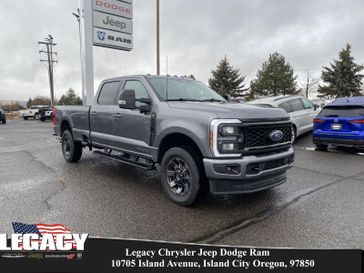 2024 Ford F-350 LARIAT 4WD CREW CAB