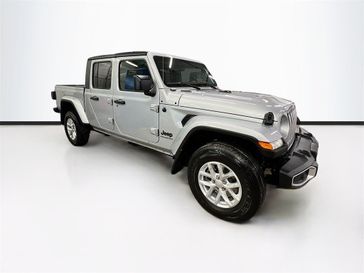2023 Jeep Gladiator Sport S 4x4 in a Silver Zynith Clear Coat exterior color and Blackinterior. Sheridan Motors CDJR 307-218-2217 sheridanmotor.com 