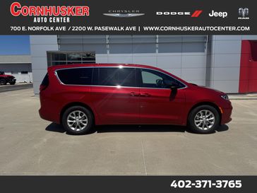 New 2025 Chrysler Pacifica Select