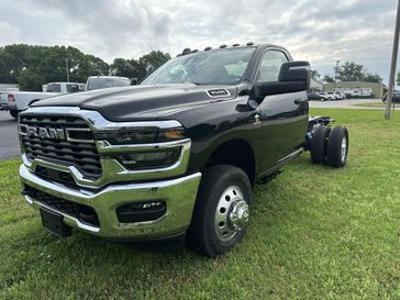 2025 RAM 3500 Tradesman Chassis Regular Cab 4x4 60' Ca