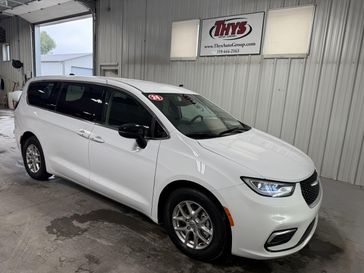 Used 2024 Chrysler Pacifica Touring L