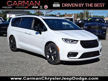 New 2026 Chrysler Pacifica Limited
