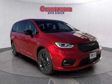New 2026 Chrysler Pacifica Select