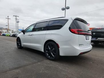 2024 Chrysler Pacifica Limited in a Bright White Clear Coat exterior color and Blackinterior. Wilmington Auto Center Chrysler Dodge Jeep Ram (937) 556-6430 wilmingtonautocentercdjr.com 