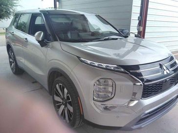 Used 2025 Mitsubishi Outlander SE