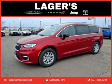 New 2026 Chrysler Pacifica Select