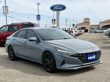 Used 2023 Hyundai Elantra Essential