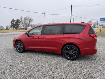 New 2026 Chrysler Pacifica Select