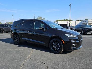 New 2026 Chrysler Pacifica Limited Awd