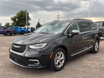 Used 2023 Chrysler Pacifica Limited