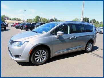 Used 2018 Chrysler Pacifica Touring L
