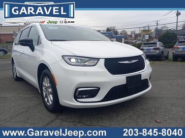 New 2025 Chrysler Pacifica Select