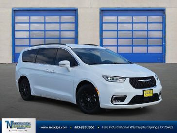 Used 2022 Chrysler Pacifica Touring L