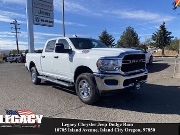 2024 RAM 2500 Tradesman Crew Cab 4x4 6'4' Box