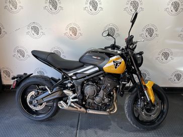 2025 Triumph TRIDENT 660  in a COSMIC YELLOW / SAPPHIRE BLACK exterior color. BMW Motorcycles of New Orleans 504-595-6776 motojulia.com 