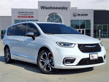 New 2026 Chrysler Pacifica Pinnacle