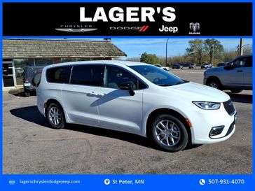 New 2026 Chrysler Pacifica Select