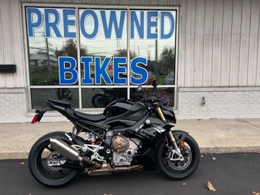 2023 BMW S 1000 R in a BLACK exterior color. Cross Country Powersports 732-491-2900 crosscountrypowersports.com 