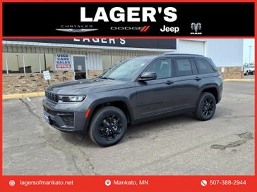New 2026 Jeep Grand Cherokee Laredo Altitude 4x4