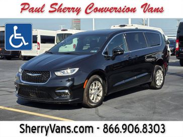 Used 2026 Chrysler Pacifica Select