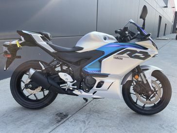 New 2025 Yamaha YZF-R3 ABS 