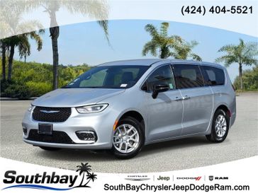 New 2026 Chrysler Pacifica Select FWD in a Silver Mist Clear Coat exterior color and Blackinterior. Southbay Chrysler Jeep Dodge Ram (424) 404-5521 pixelmotiondemo.com 