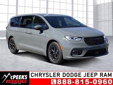 2023 Chrysler Pacifica Hybrid Touring L in a Ceramic Gray Clear Coat exterior color and Blackinterior. McPeek's Chrysler Dodge Jeep Ram of Anaheim 888-861-6929 mcpeeksdodgeanaheim.com 