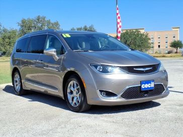 Used 2018 Chrysler Pacifica Limited