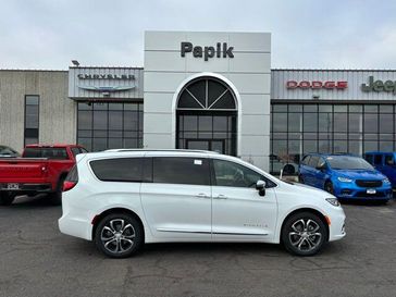 New 2026 Chrysler Pacifica Pinnacle Awd