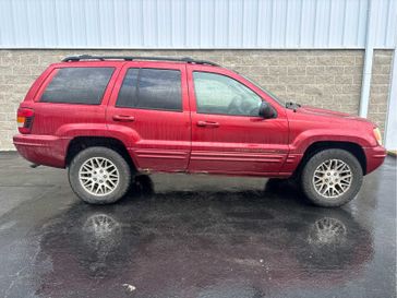 2003 Jeep Grand Cherokee Limited in a Deep Lava Red Metallic exterior color and Dark Slate Grayinterior. Wilmington Auto Center Chrysler Dodge Jeep Ram (937) 556-6430 wilmingtonautocentercdjr.com 