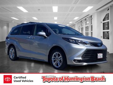 Used 2025 Toyota Sienna XLE